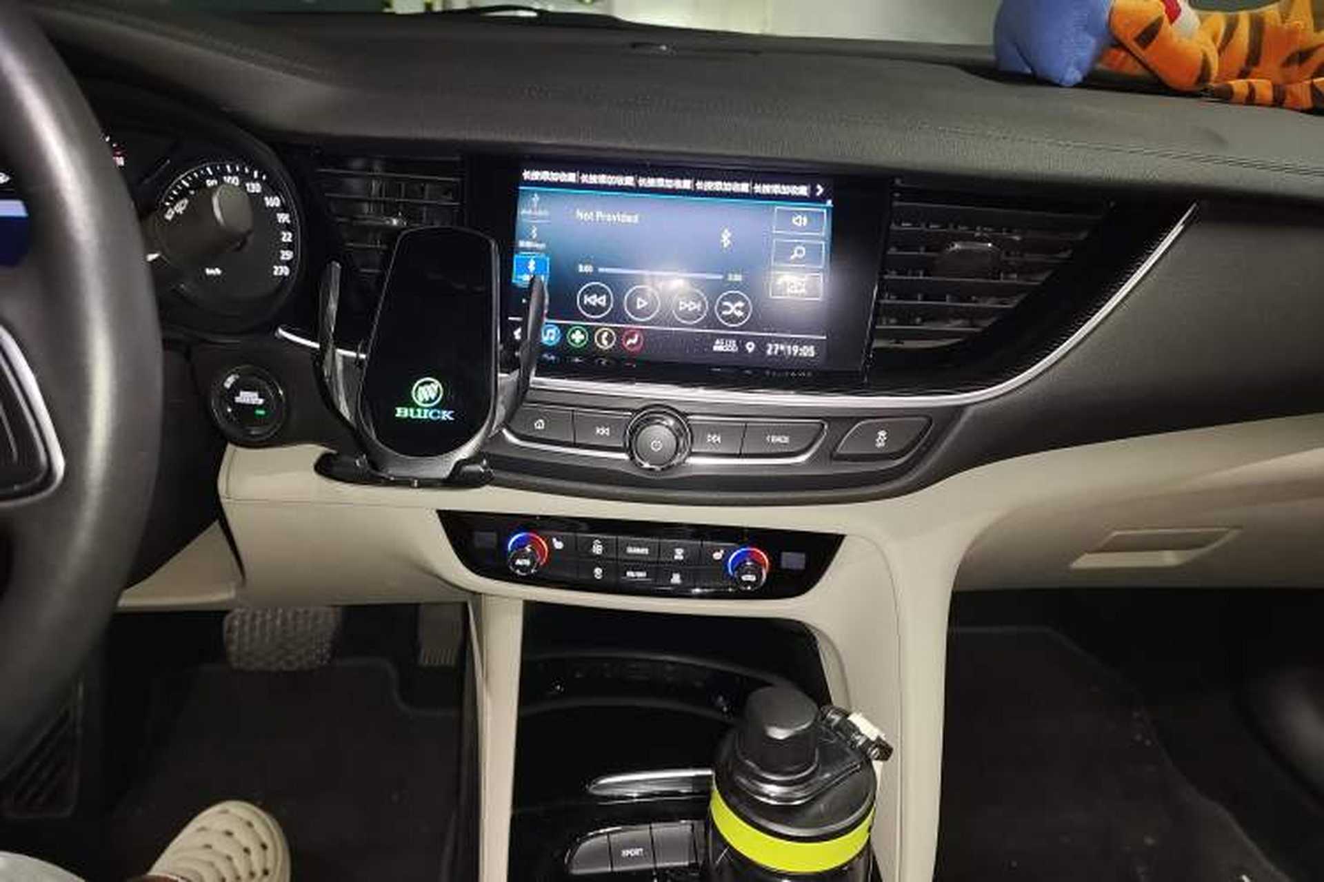 Used Buick Regal 2020 552T Elite Edition Audio And AC Panel