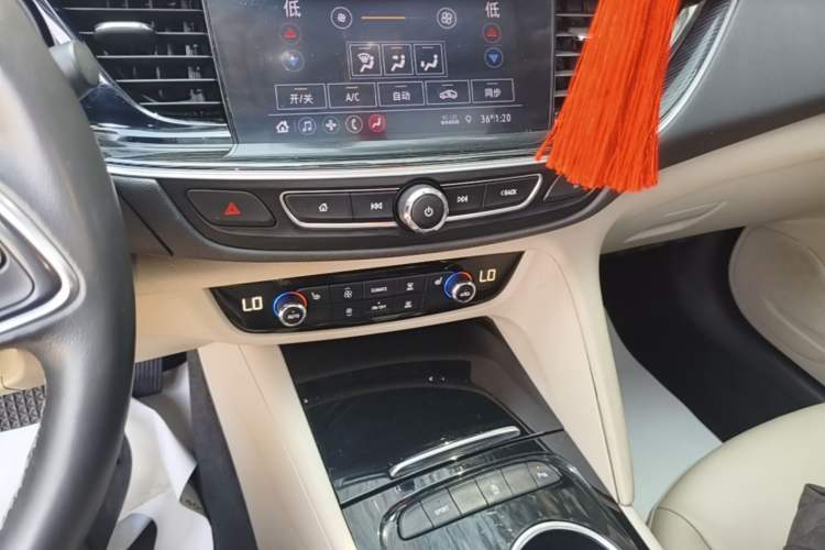 Used Buick Regal 2020 552T Elite Edition Audio And AC Panel