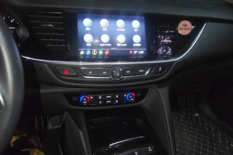 Used Buick Regal 2020 552T Luxury Version Audio And AC Panel
