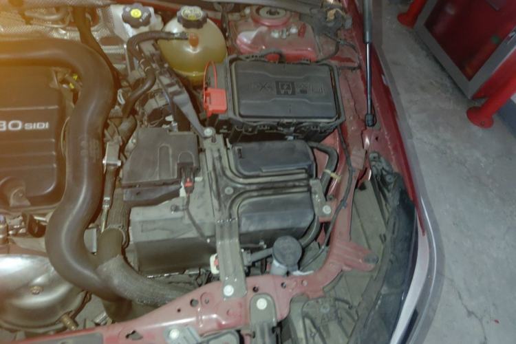 Used Buick Regal 2020 552T Luxury Version Engine Bay Left