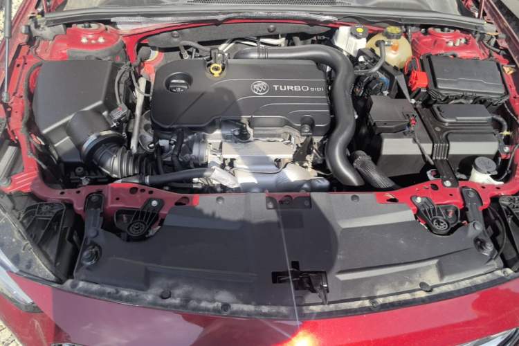 Used Buick Regal 2020 552T Luxury Version Engine Bay