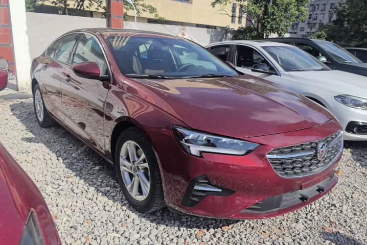 Used Buick Regal 2020 552T Luxury Version Front Right 45 Deg