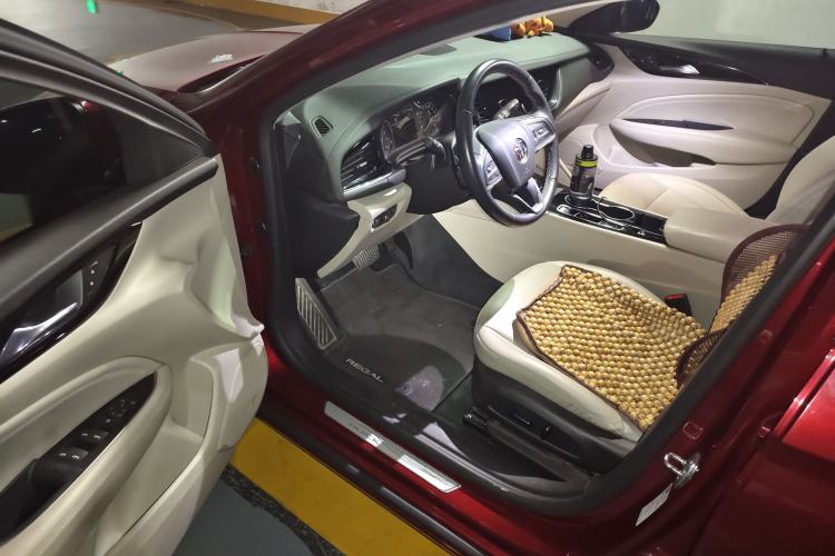 Used Buick Regal 2020 552T Elite Edition Interior 3
