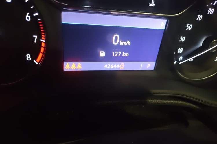 Used Buick Regal 2020 552T Elite Edition Odometer Close Up