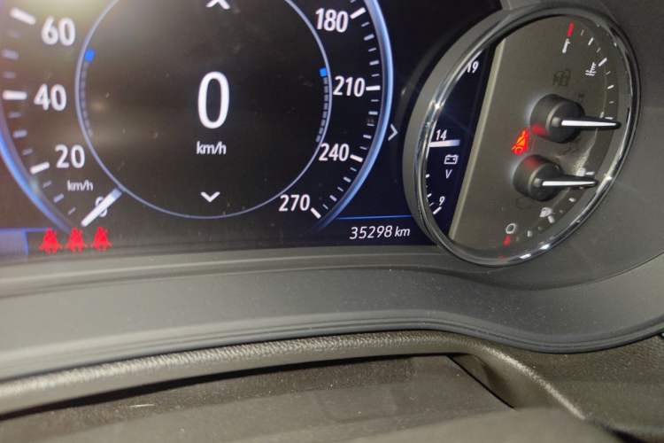 Used Buick Regal 2020 552T Luxury Version Odometer Close Up