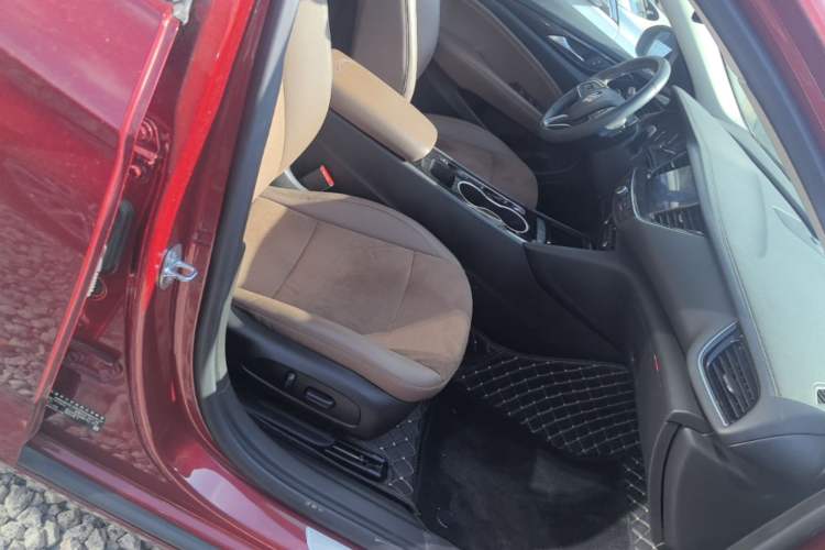 Used Buick Regal 2020 552T Luxury Version Right Front Seat