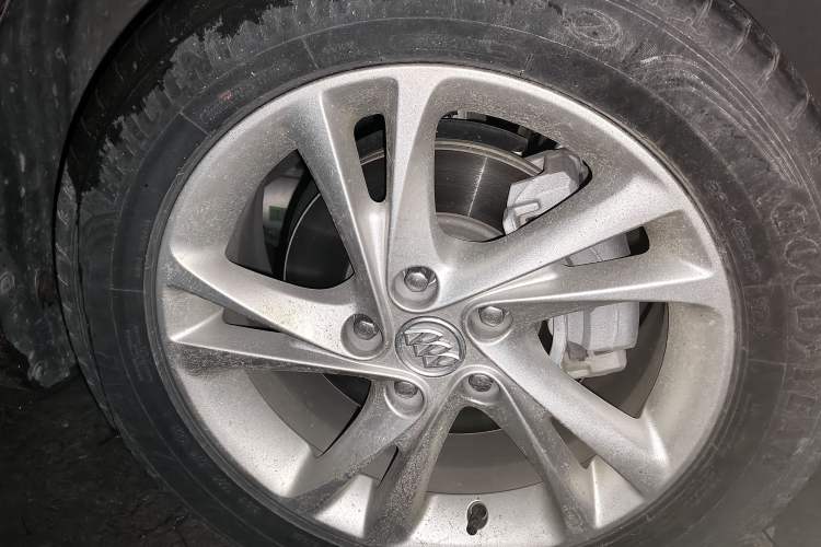 Used Buick Regal 2020 552T Elite Edition Right Front Wheel Hub