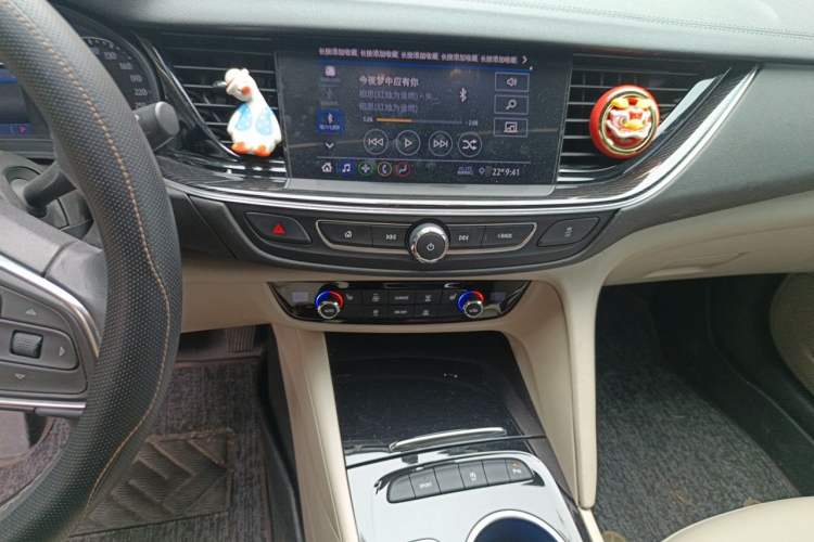 Used Buick Regal 2020 552T Elite Edition Audio And AC Panel