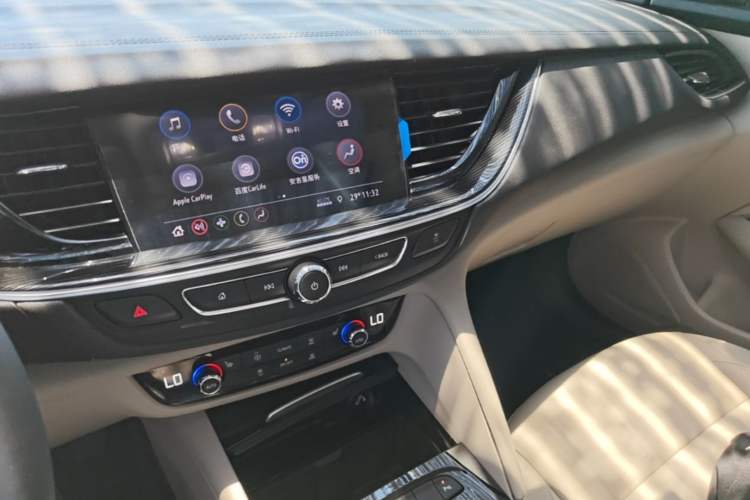 Used Buick Regal 2020 552T Elite Edition Audio And AC Panel