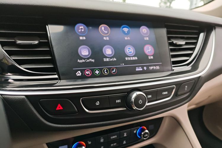 Used Buick Regal 2020 552T Elite Edition Audio And AC Panel