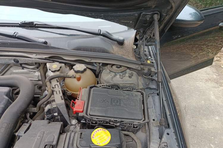 Used Buick Regal 2020 552T Elite Edition Engine Bay Left
