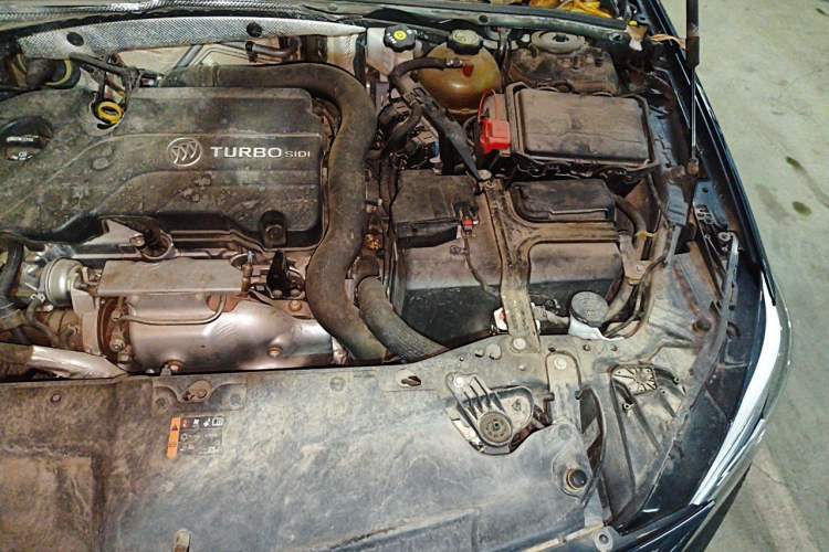 Used Buick Regal 2020 552T Luxury Version Engine Bay Left