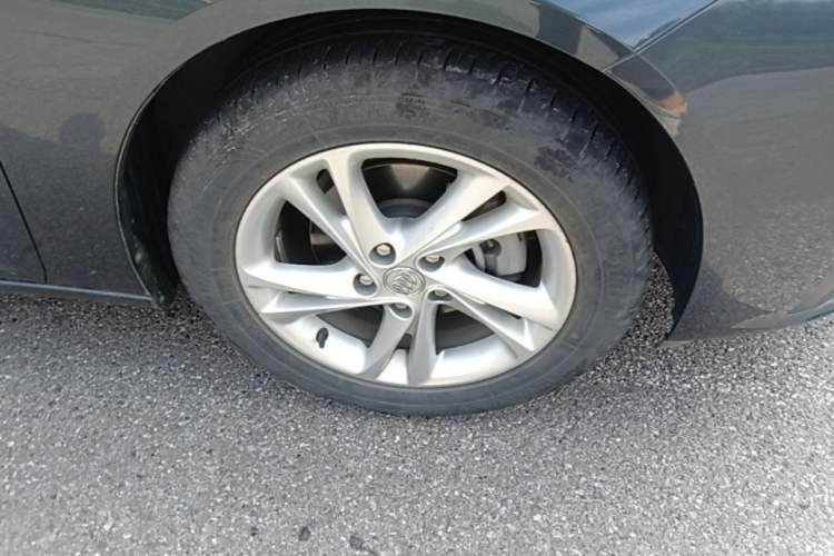 Used Buick Regal 2020 552T Elite Edition Right Front Wheel Hub