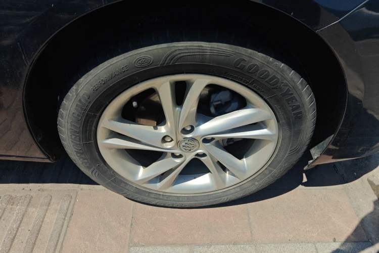 Used Buick Regal 2020 552T Elite Edition Right Front Wheel Hub