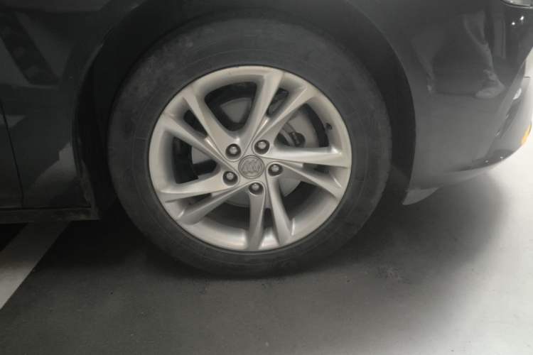 Used Buick Regal 2020 552T Elite Edition Right Front Wheel Hub