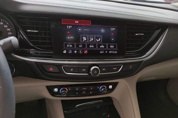 Used Buick Regal 2020 552T Elite Edition Audio And AC Panel