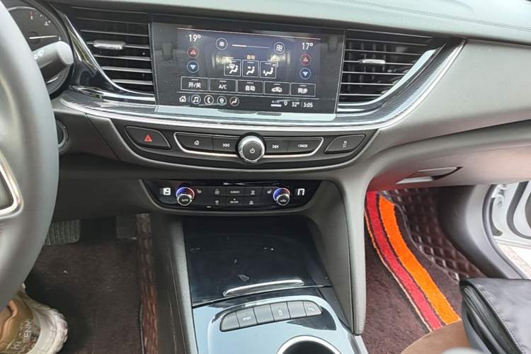 Used Buick Regal 2020 552T Luxury Version Audio And AC Panel