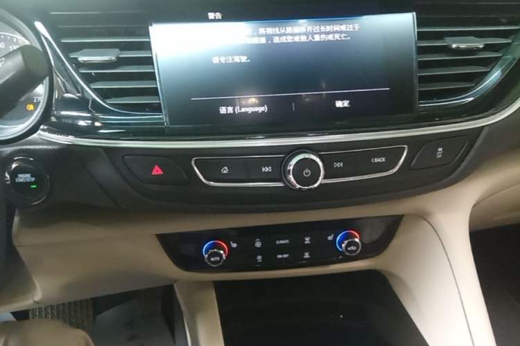 Used Buick Regal 2020 552T Elite Edition Audio And AC Panel