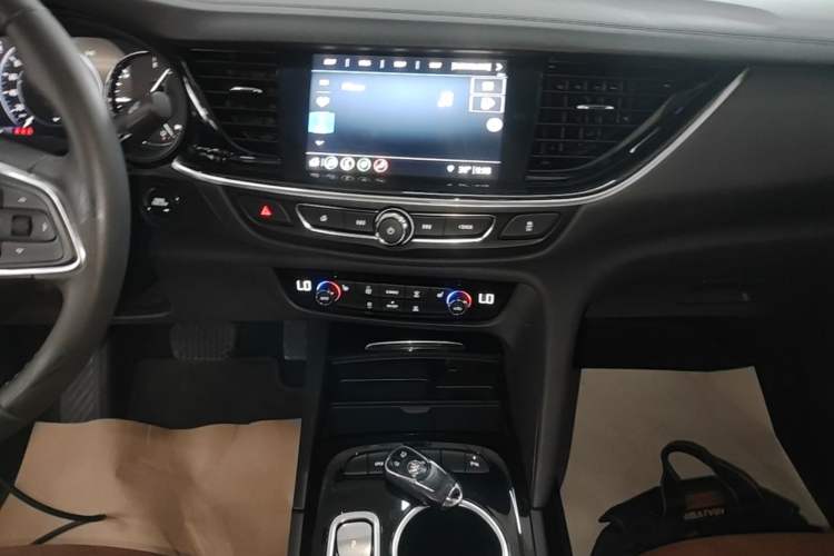 Used Buick Regal 2020 552T Luxury Version Audio And AC Panel