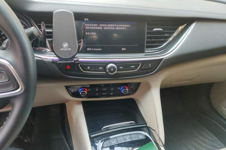 Used Buick Regal 2020 552T Elite Edition Audio And AC Panel