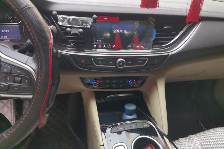 Used Buick Regal 2020 552T Elite Edition Audio And AC Panel