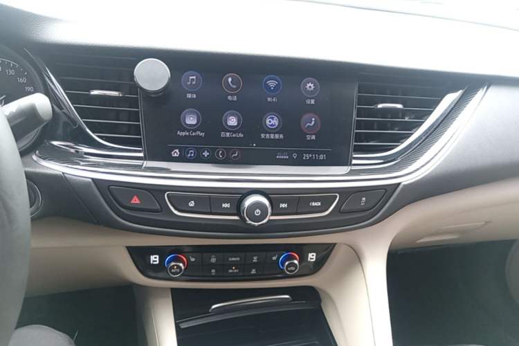 Used Buick Regal 2020 552T Elite Edition Audio And AC Panel