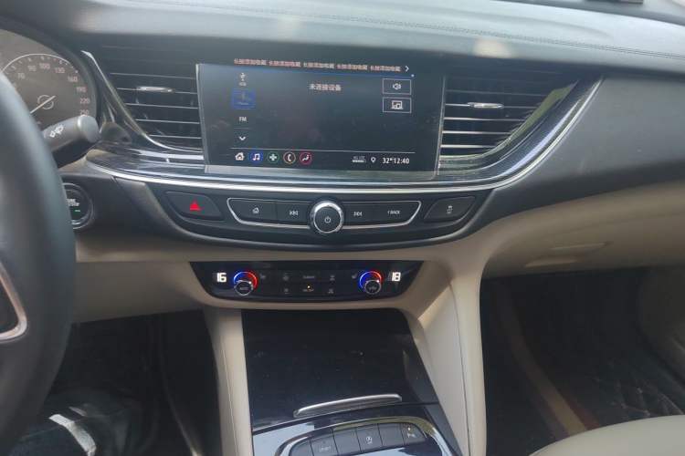 Used Buick Regal 2020 552T Elite Edition Audio And AC Panel