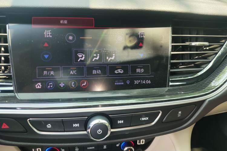Used Buick Regal 2020 552T Elite Edition Audio And AC Panel
