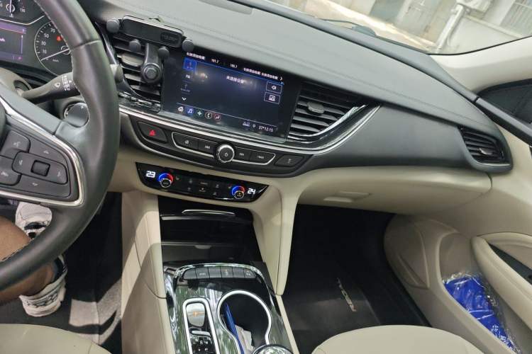 Used Buick Regal 2020 552T Elite Edition Audio And AC Panel