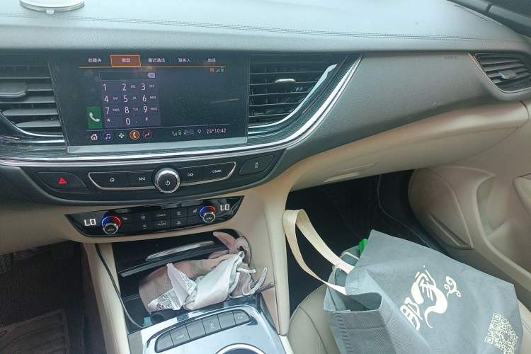 Used Buick Regal 2020 552T Elite Edition Audio And AC Panel