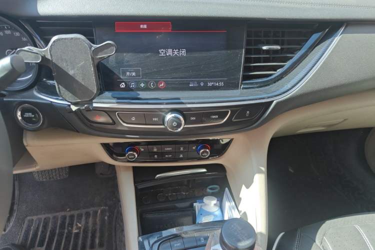 Used Buick Regal 2020 552T Elite Edition Audio And AC Panel