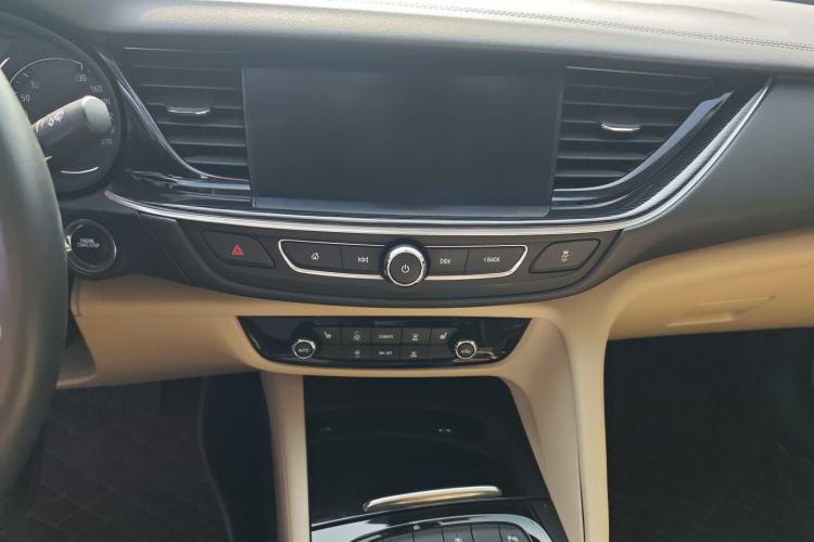 Used Buick Regal 2020 552T Elite Edition Audio And AC Panel