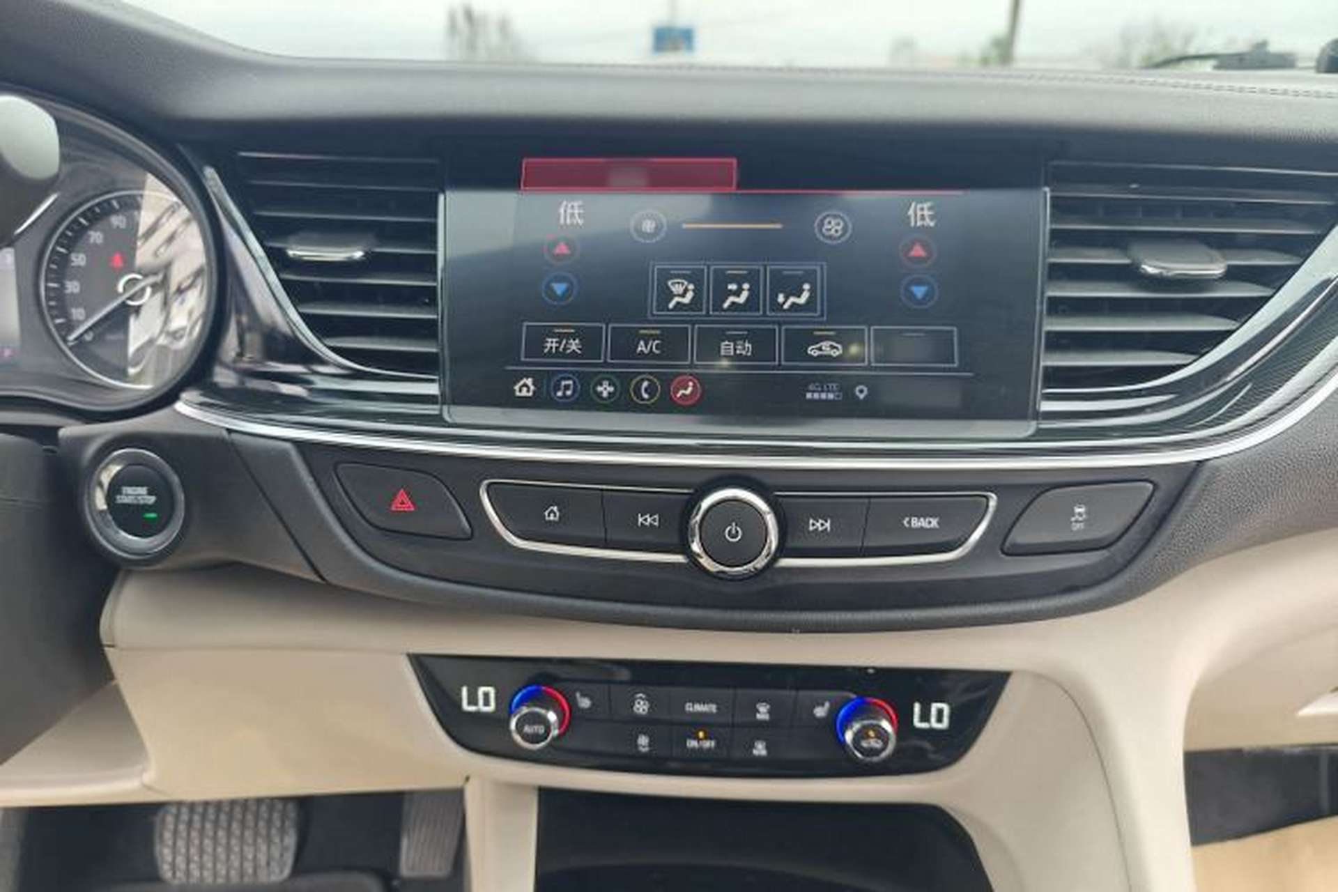 Used Buick Regal 2020 552T Elite Edition Audio And AC Panel