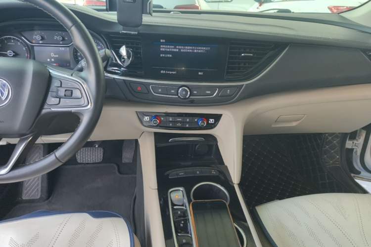 Used Buick Regal 2020 552T Elite Edition Audio And AC Panel