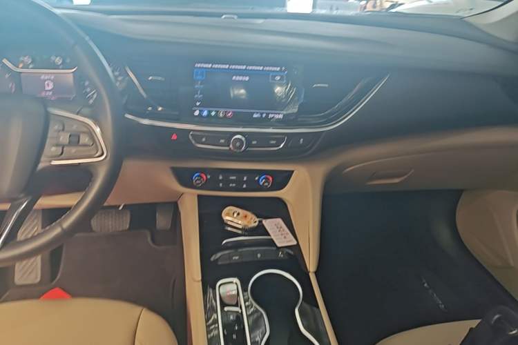Used Buick Regal 2020 552T Elite Edition Audio And AC Panel