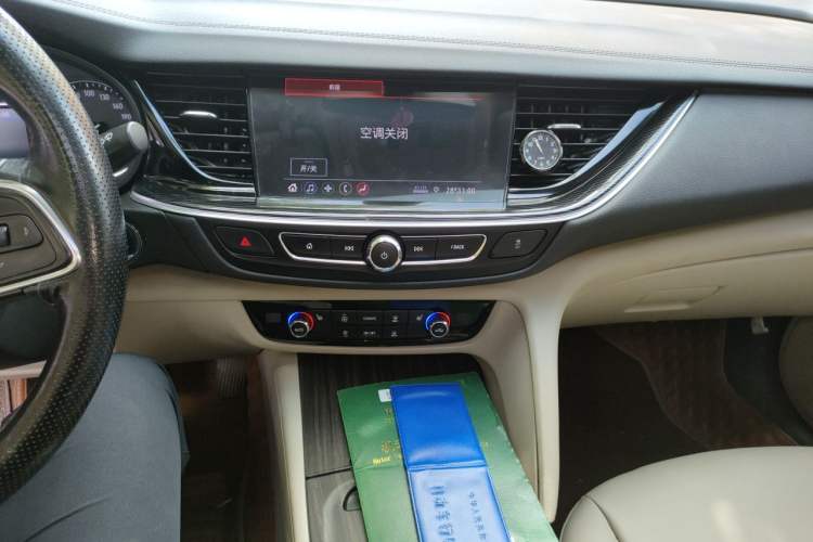 Used Buick Regal 2020 552T Elite Edition Audio And AC Panel