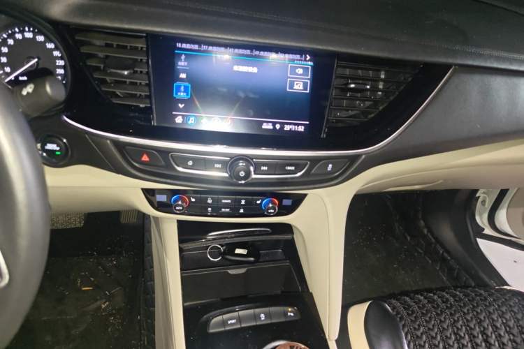 Used Buick Regal 2020 552T Elite Edition Audio And AC Panel