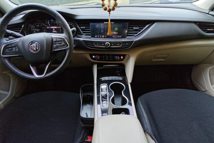 Used Buick Regal 2020 552T Elite Edition Audio And AC Panel