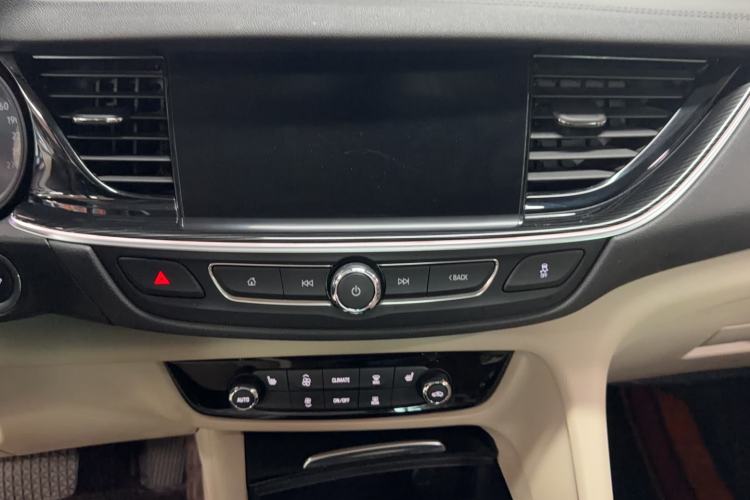 Used Buick Regal 2020 552T Elite Edition Audio And AC Panel