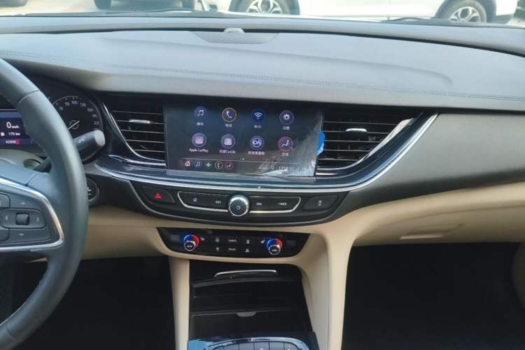 Used Buick Regal 2020 552T Elite Edition Audio And AC Panel