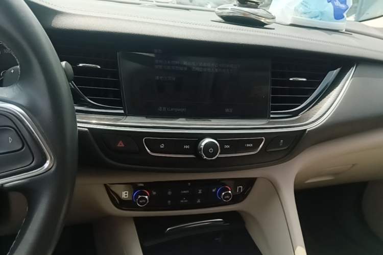 Used Buick Regal 2020 552T Elite Edition Audio And AC Panel