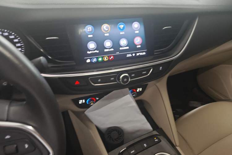Used Buick Regal 2020 552T Elite Edition Audio And AC Panel