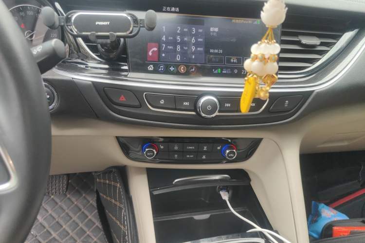 Used Buick Regal 2020 552T Elite Edition Audio And AC Panel