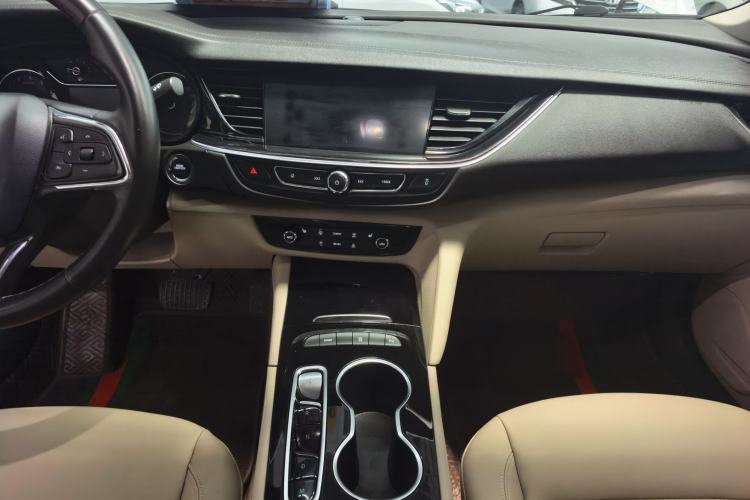 Used Buick Regal 2020 552T Elite Edition Audio And AC Panel