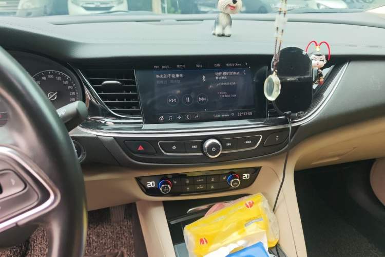 Used Buick Regal 2020 552T Elite Edition Audio And AC Panel
