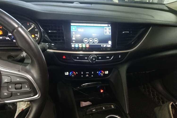 Used Buick Regal 2020 552T Luxury Version Audio And AC Panel