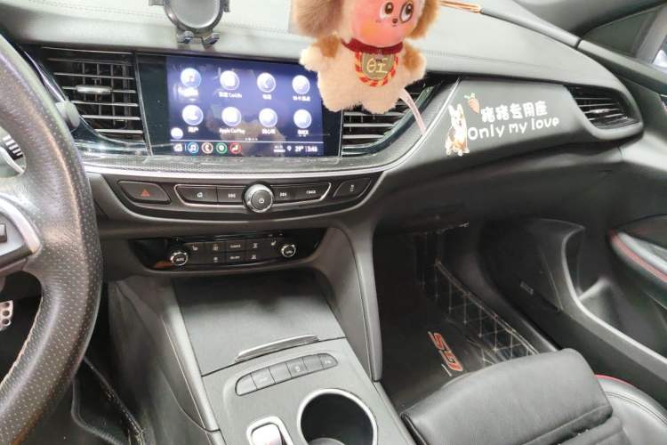 Used Buick Regal 2020 GS 28T Elite Model Audio And AC Panel