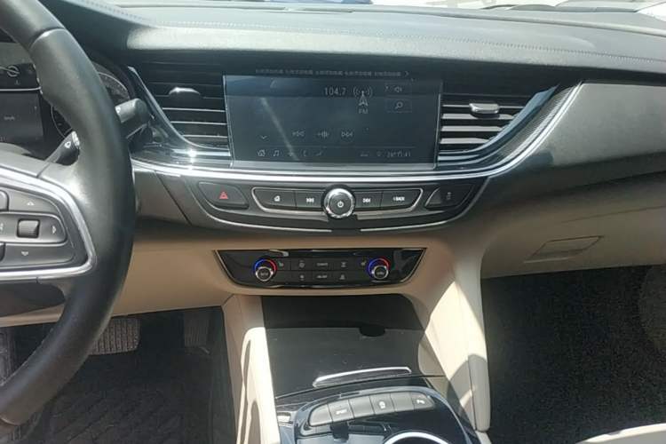 Used Buick Regal 2020 652T Elite Edition Audio And AC Panel