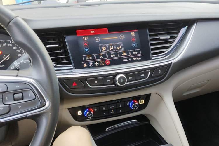 Used Buick Regal 2020 552T Elite Edition Audio And AC Panel