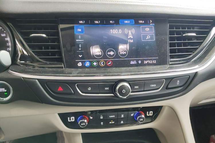 Used Buick Regal 2020 552T Elite Edition Audio And AC Panel